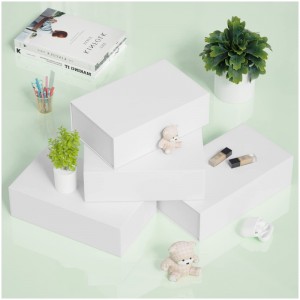 Scatola regalo a colori personalizzata